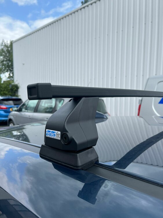 Dakkoffer Artplast 400 liter antraciet/carbon + dakdragers Hyundai i20 5 deurs hatchback 2014 t/m 2020
