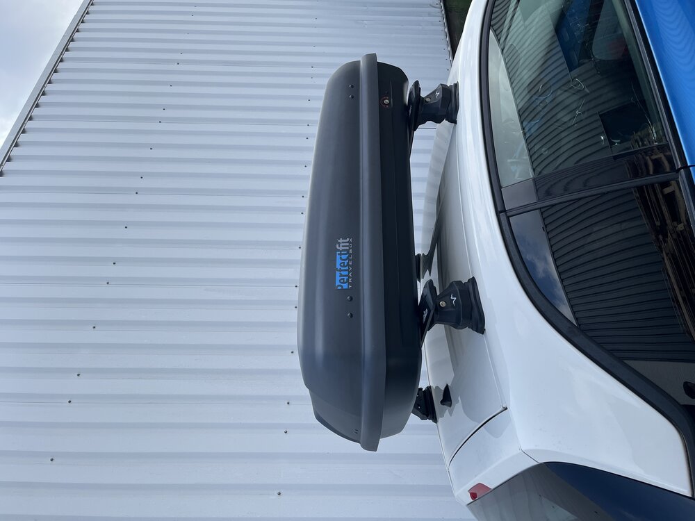 Dakkoffer PerfectFit 400 Liter + dakdragers Bmw X6 (F16) 2015 t/m 2018 voor gesloten dakrail