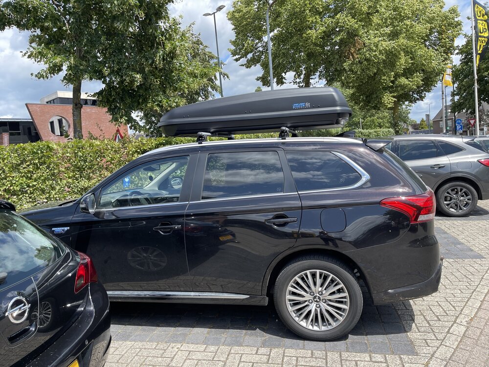 Dakkoffer PerfectFit 500 Liter + dakdragers Ford Kuga vanaf 2020 voor gesloten dakrail