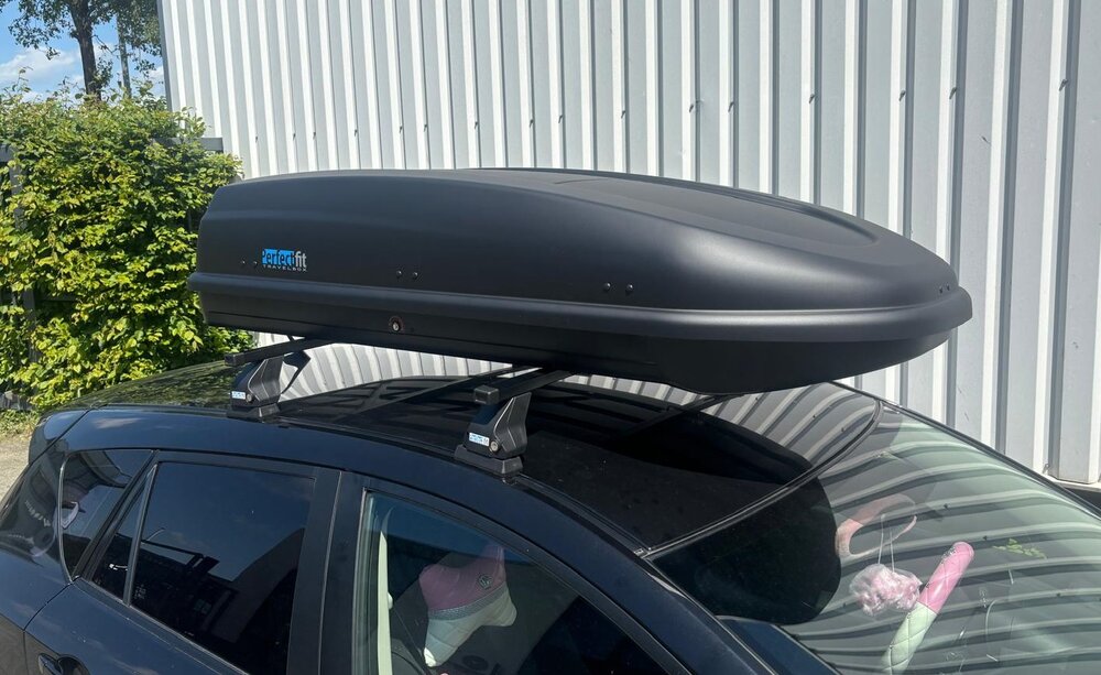 Dakkoffer PerfectFit 440 Liter + dakdragers Ford S-Max vanaf 2015 voor gesloten dakrail