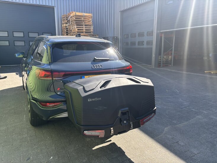 Towbox Alpha - Trekhaakkoffer zwart 330 L