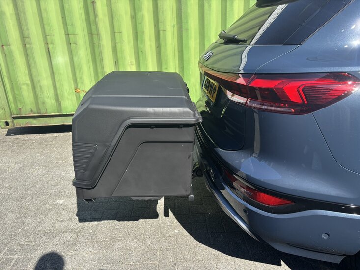 Towbox Alpha - Trekhaakkoffer zwart 330 L