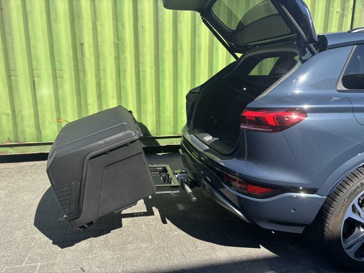 Towbox Alpha - Trekhaakkoffer zwart 330 L