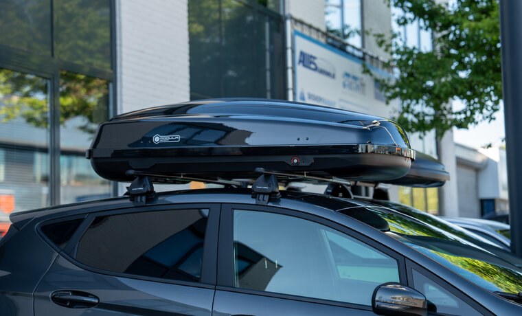 Modula dakkoffer Ciao 430 liter + Nordrive dakdragers Mercedes CLA 4 deurs sedan vanaf 05/2019