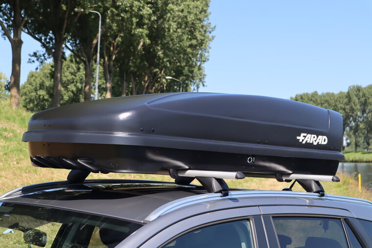 Farad dakkoffer Koral N20 480 liter - Mat zwart + PerfectFit dakdragers Skoda Enyaq vanaf 2021