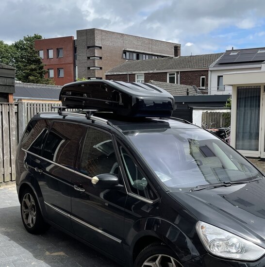 Modula dakkoffer Evo 470 liter - Hoogglans zwart - Voordelige keuze ANWB
